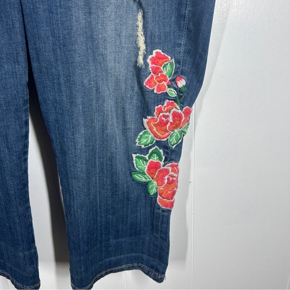 Melissa McCarthy x Seven 7 Distressed and Floral Embroidered Cropped Jeans 18W - Picture 3 of 9